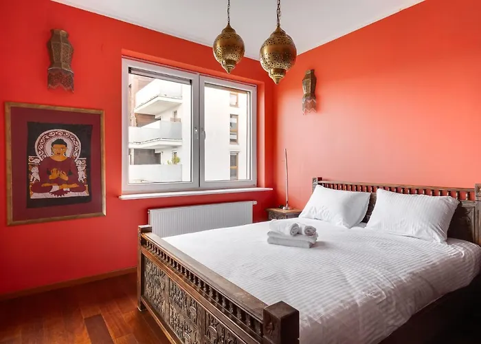 Lasek Marcelinski 2-bedroom By Bookinghost شقة *