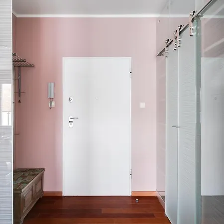 Lasek Marcelinski 2-bedroom By Bookinghost Appartement