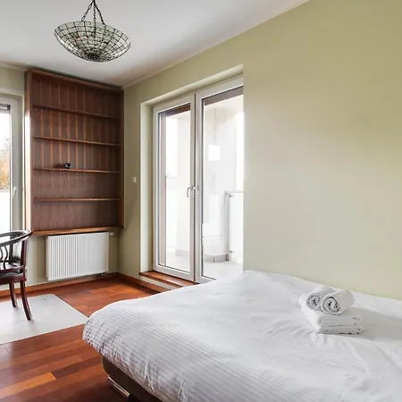 Lasek Marcelinski 2-bedroom By Bookinghost Познань